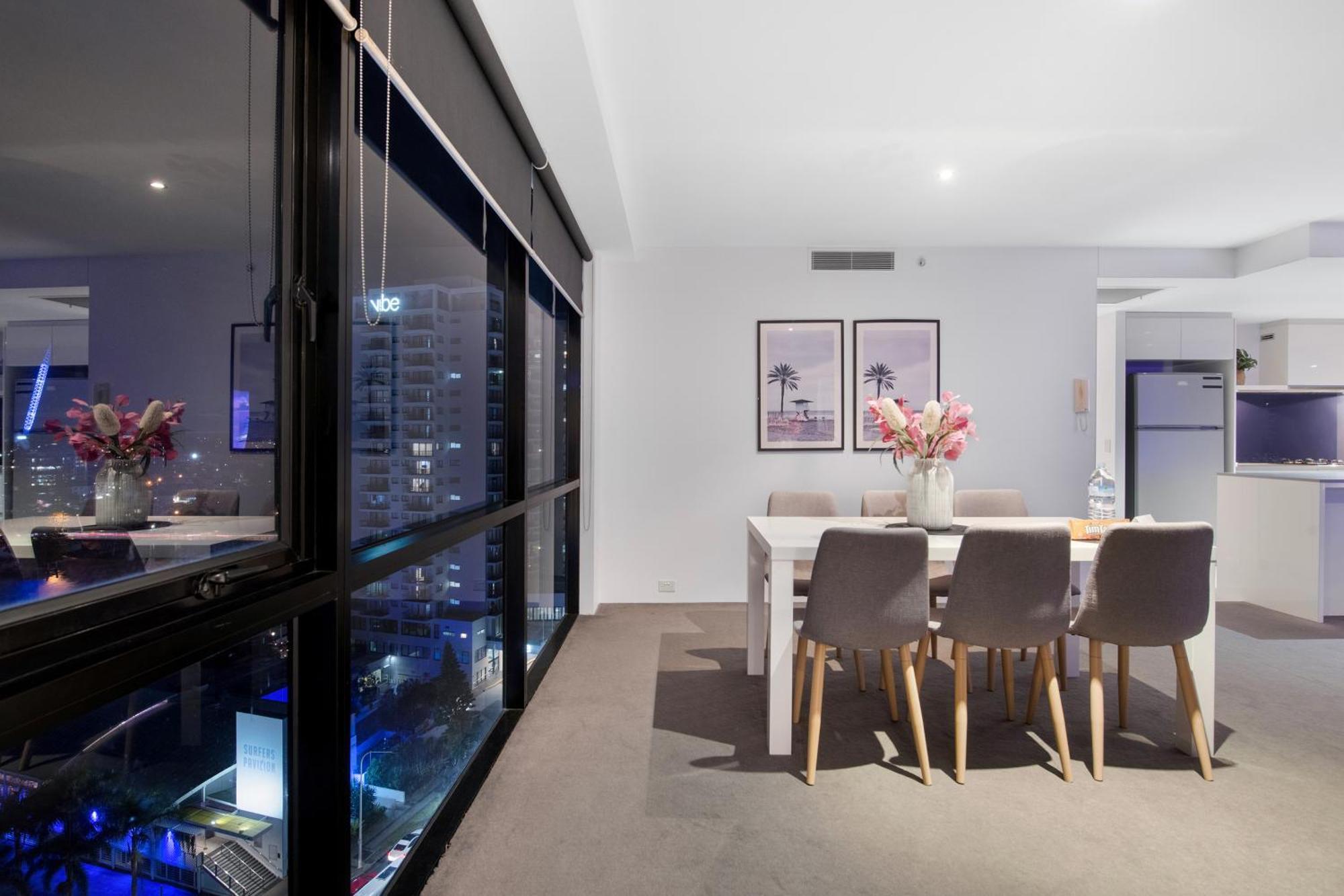 Apartment Ocean View With Balcony - Circle On Cavill - Location! - Self Contained & Privately Managed Gold Coast