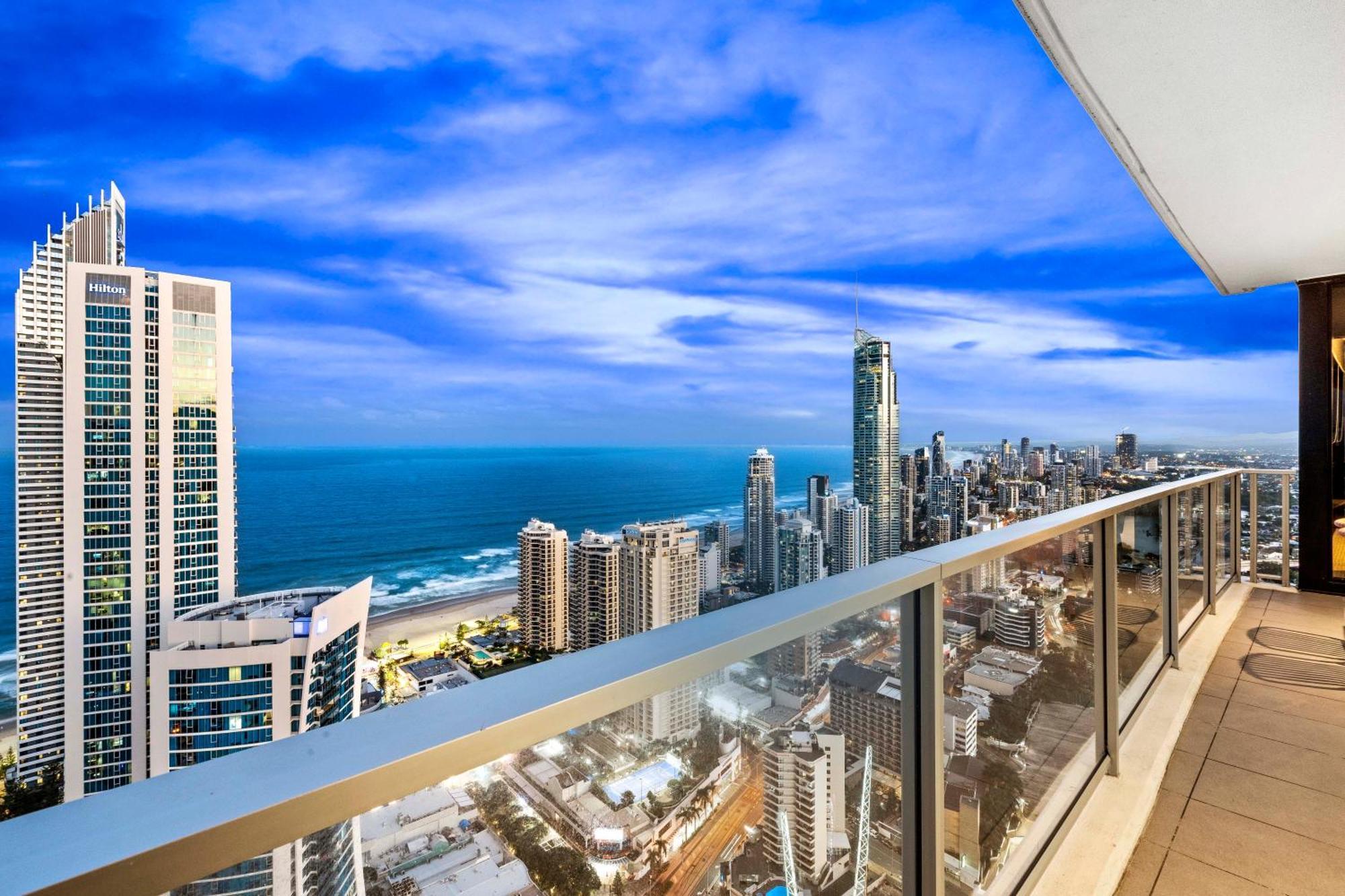 Ocean View With Balcony - Circle On Cavill - Location! - Self Contained & Privately Managed Gold Coast