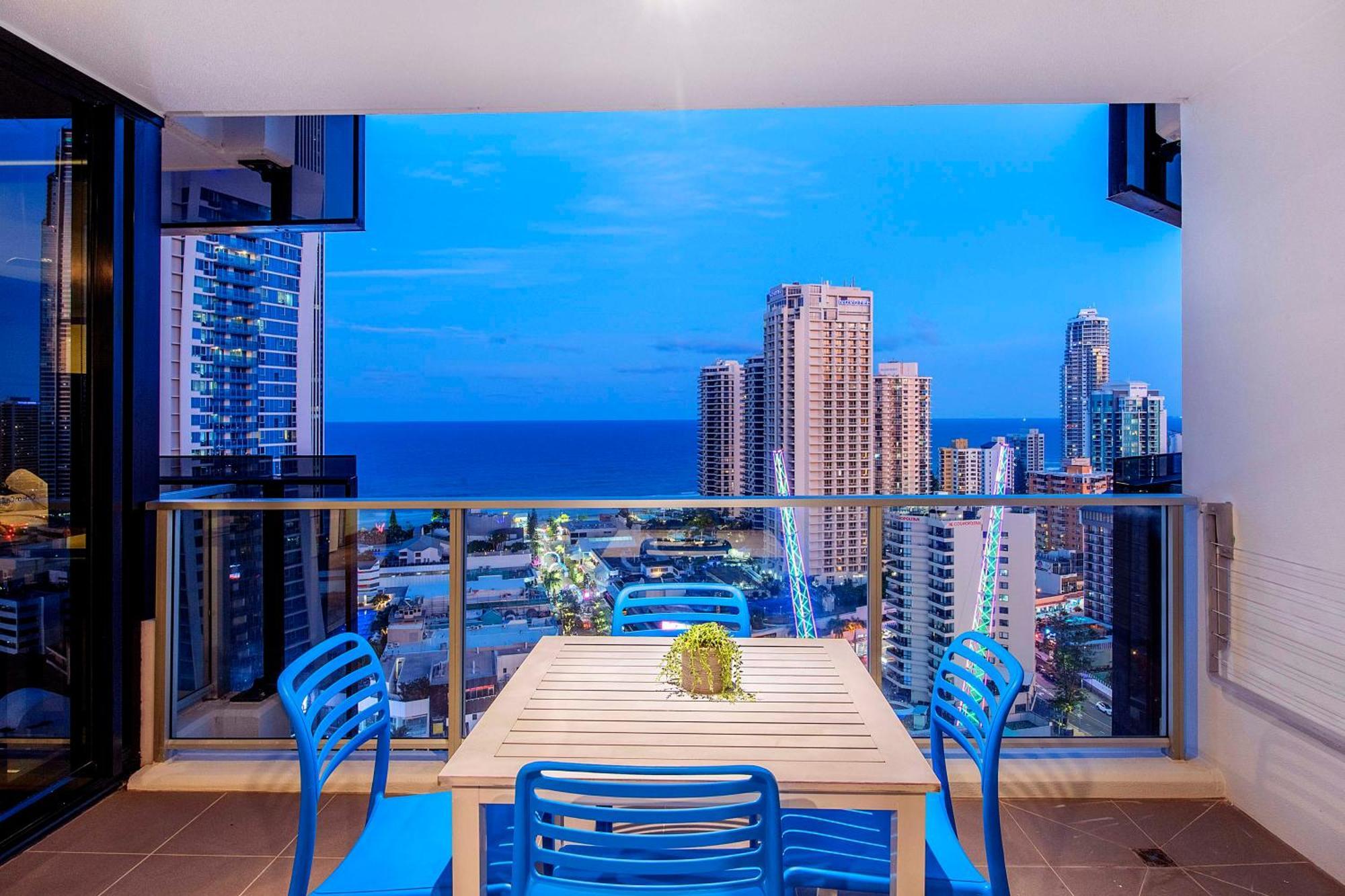 Apartment Ocean View With Balcony - Circle On Cavill - Location! - Self Contained & Privately Managed Gold Coast