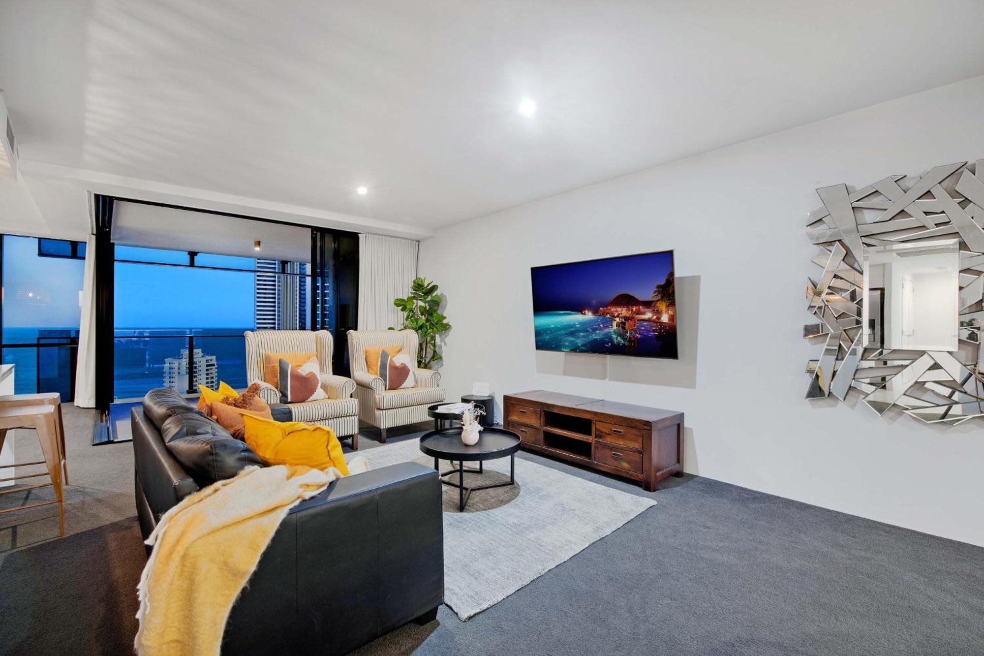 Apartment Ocean View With Balcony - Circle On Cavill - Location! - Self Contained & Privately Managed Gold Coast