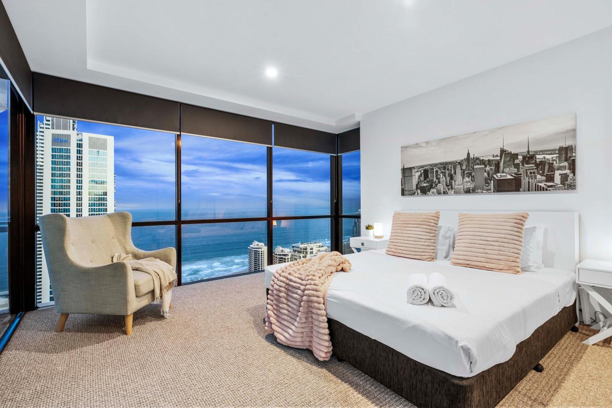 Ocean View With Balcony - Circle On Cavill - Location! - Self Contained & Privately Managed Apartment