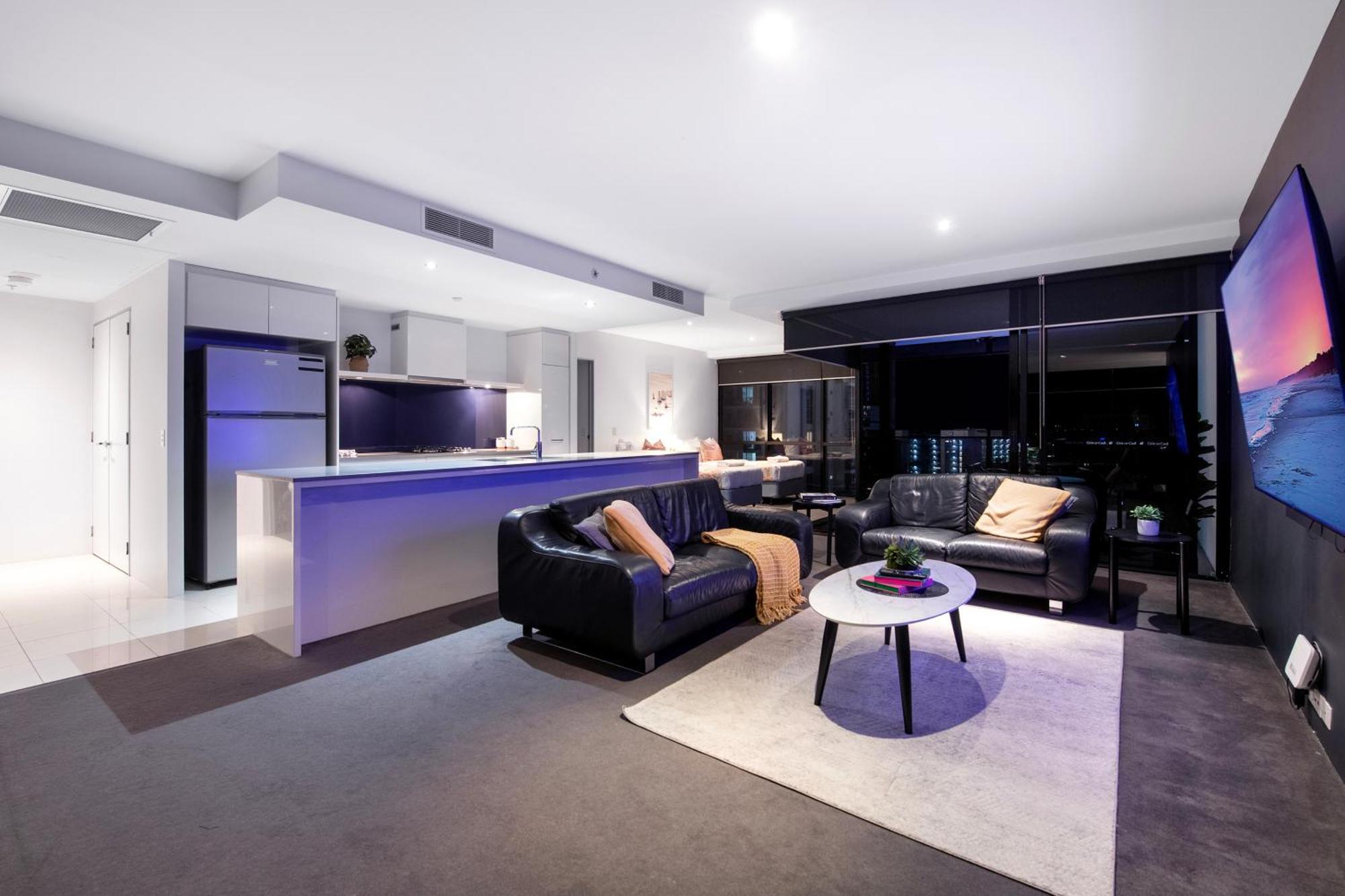 Apartment Ocean View With Balcony - Circle On Cavill - Location! - Self Contained & Privately Managed