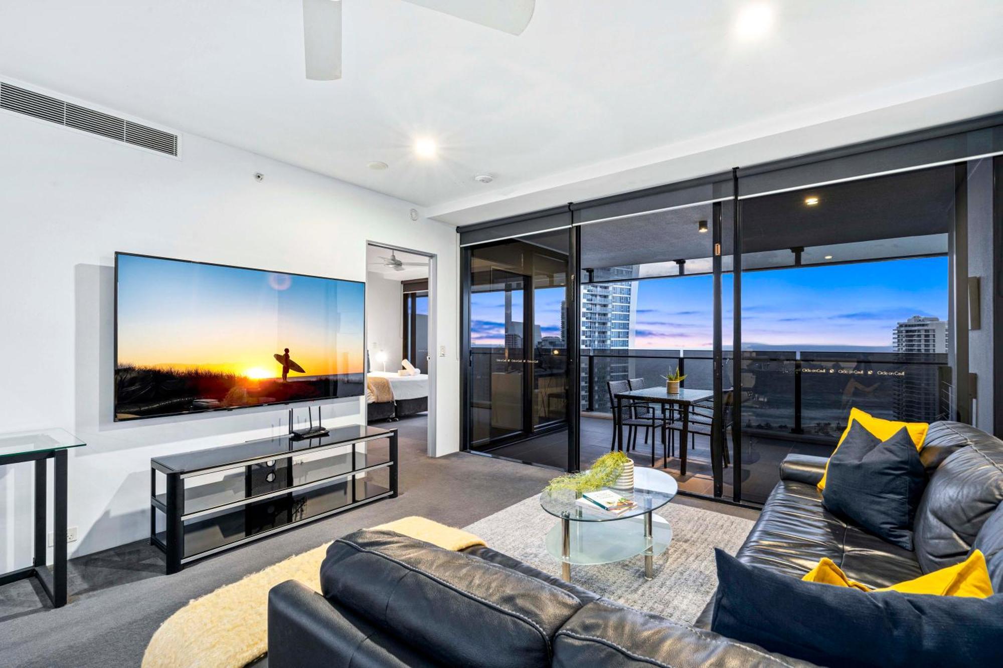 Apartment Ocean View With Balcony - Circle On Cavill - Location! - Self Contained & Privately Managed *