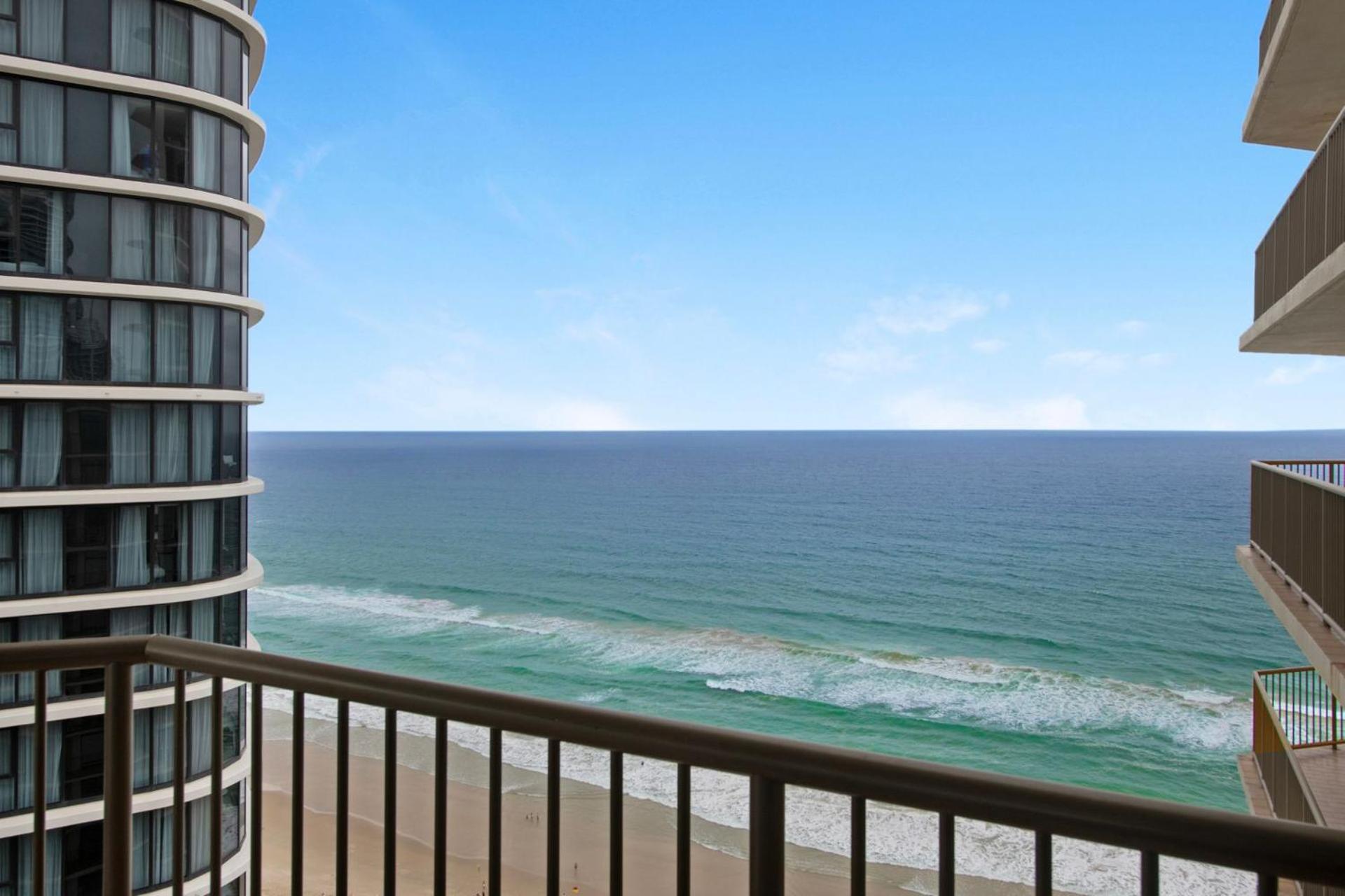Imperial Surf Modern Beachfront - Coasthm Apartment *