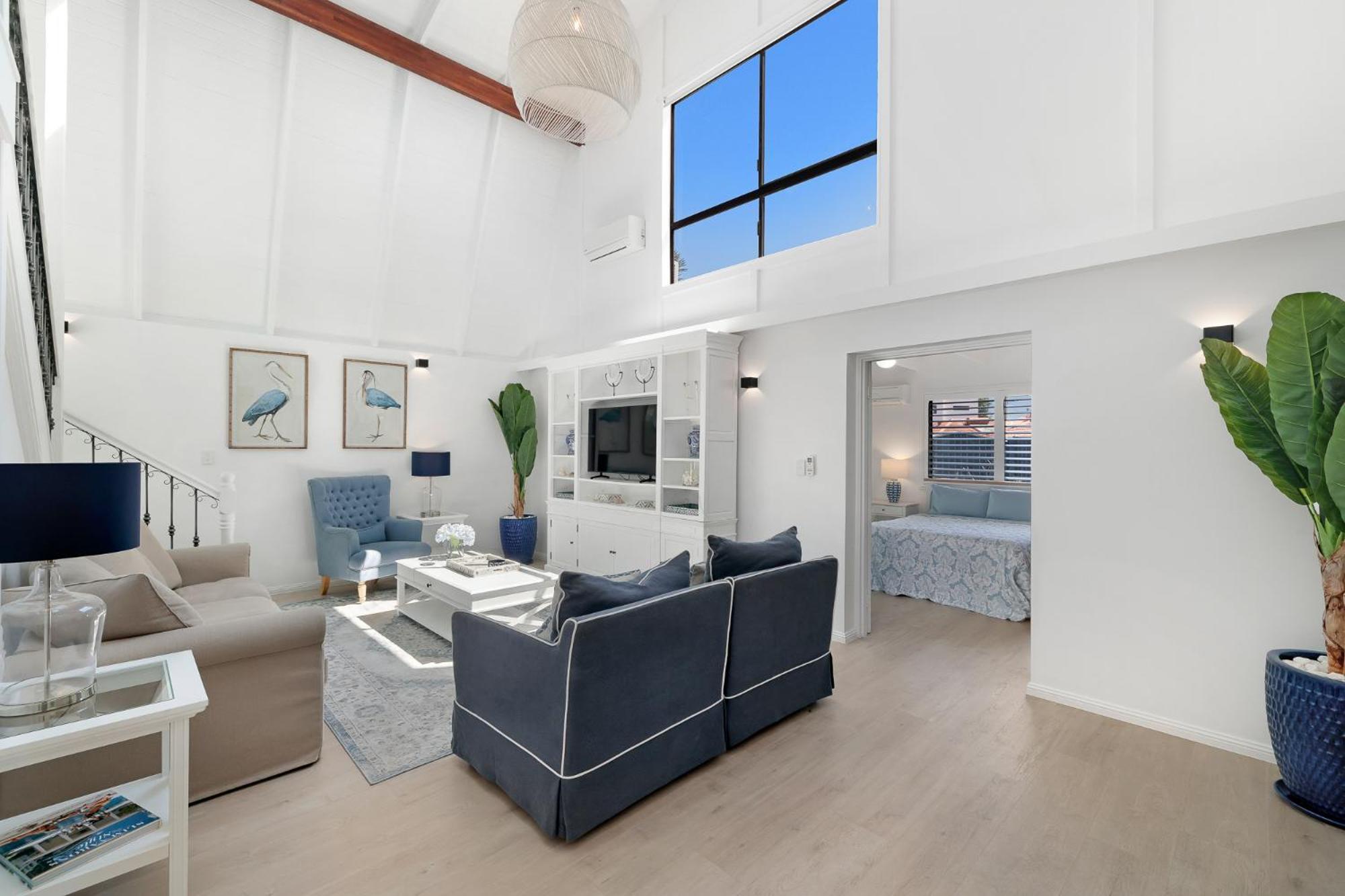 5br Mermaid Waters Luxury Villa Gold Coast