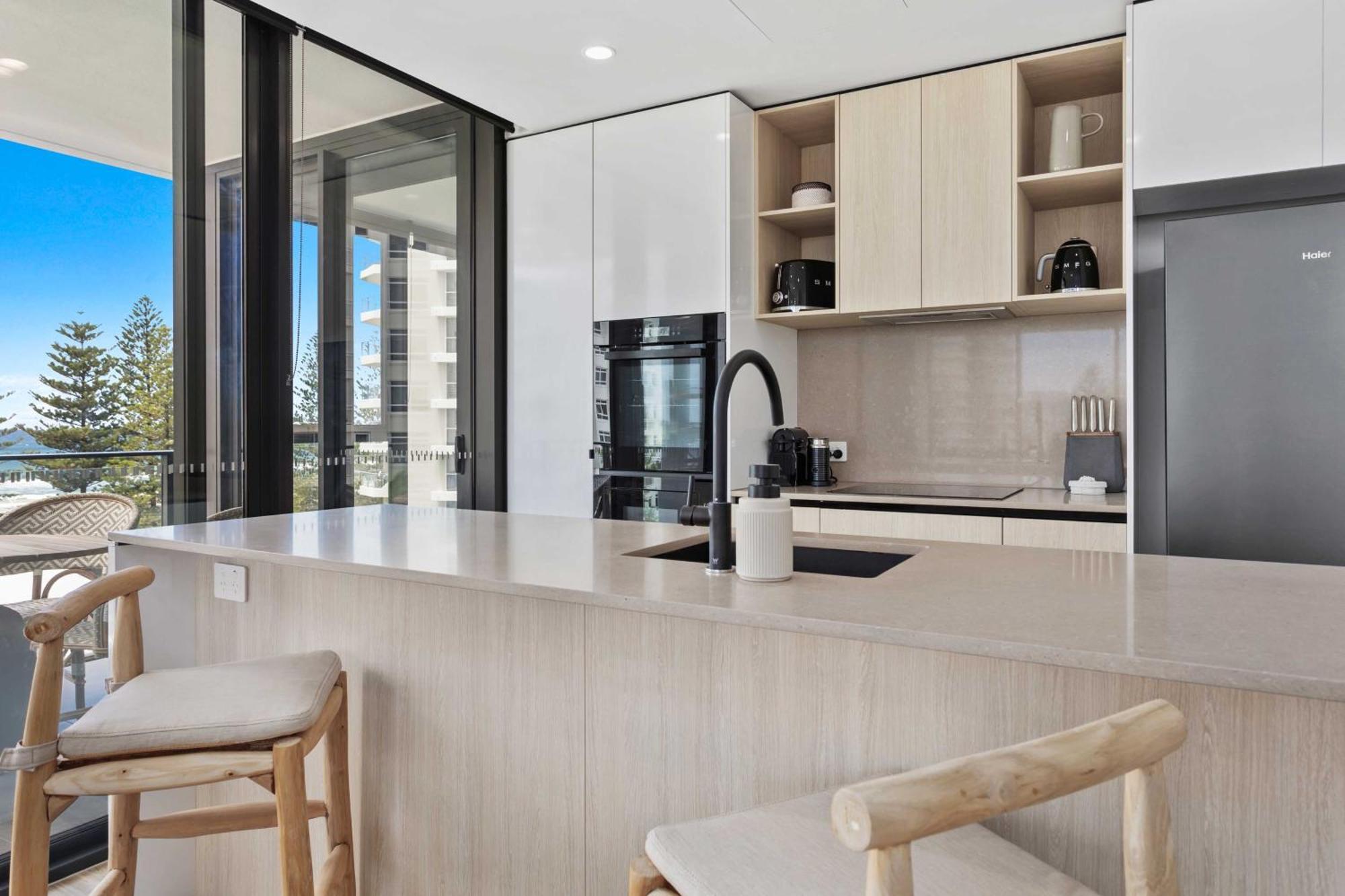 Ocean Views - Sandbar Burleigh Heads Apartment *