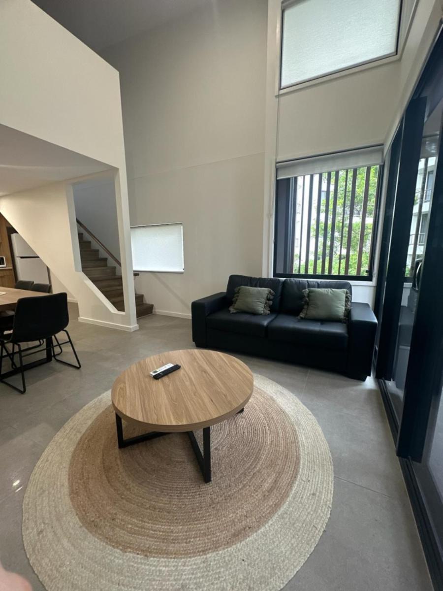 Apartment One Block From - New Building 3bd Gold Coast