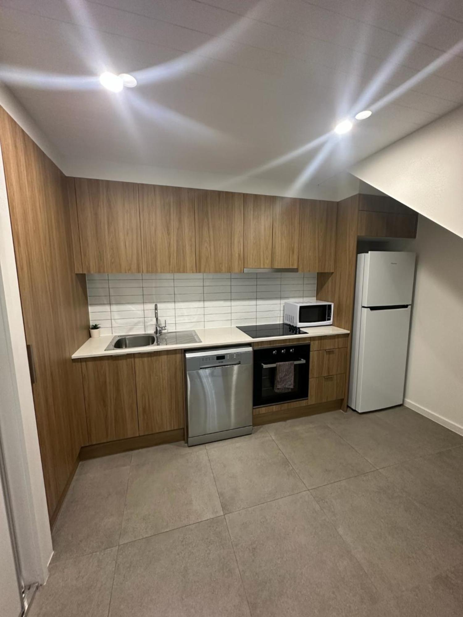 One Block From - New Building 3bd * Gold Coast