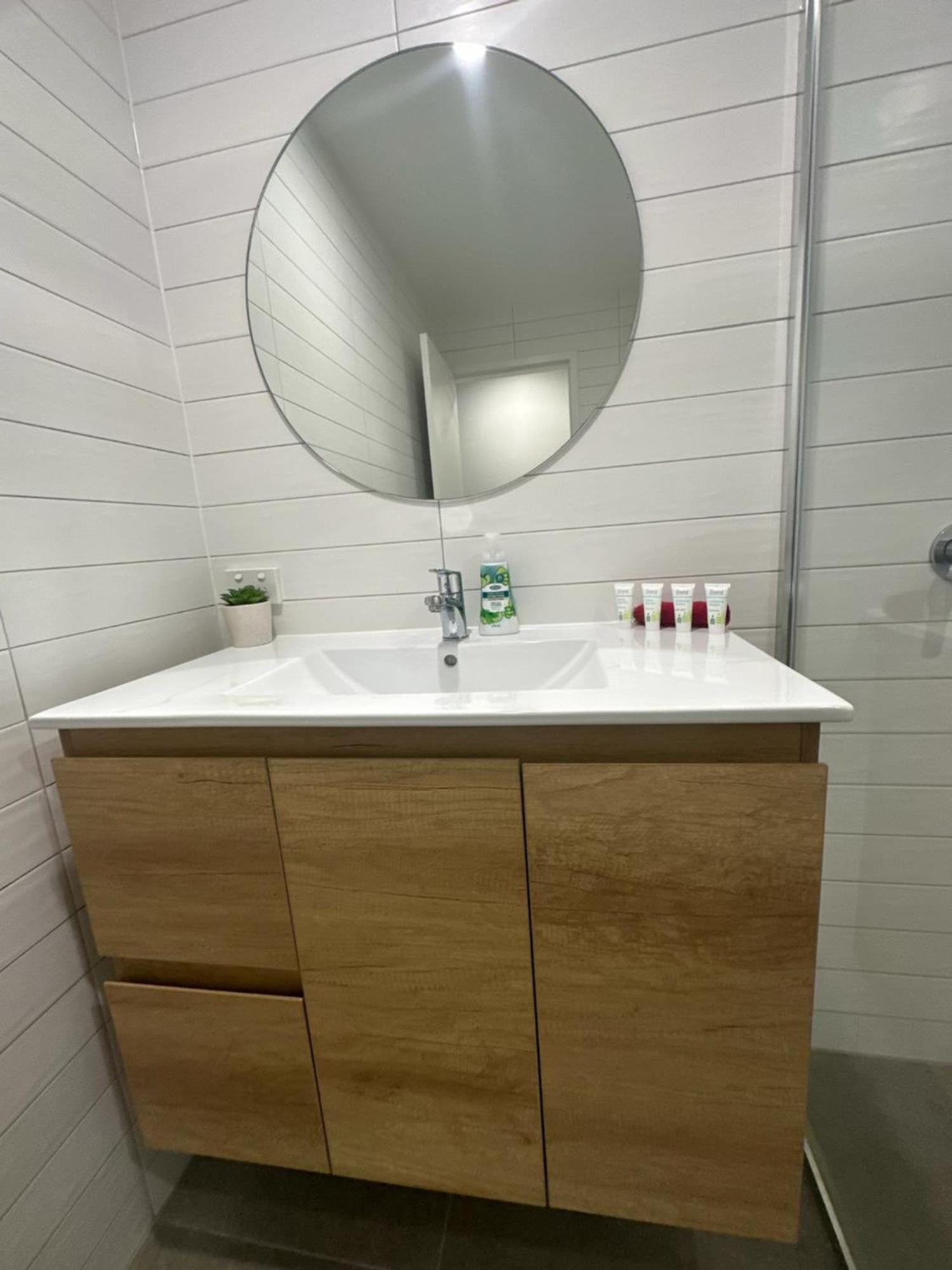 One Block From - New Building 3bd Apartment Gold Coast
