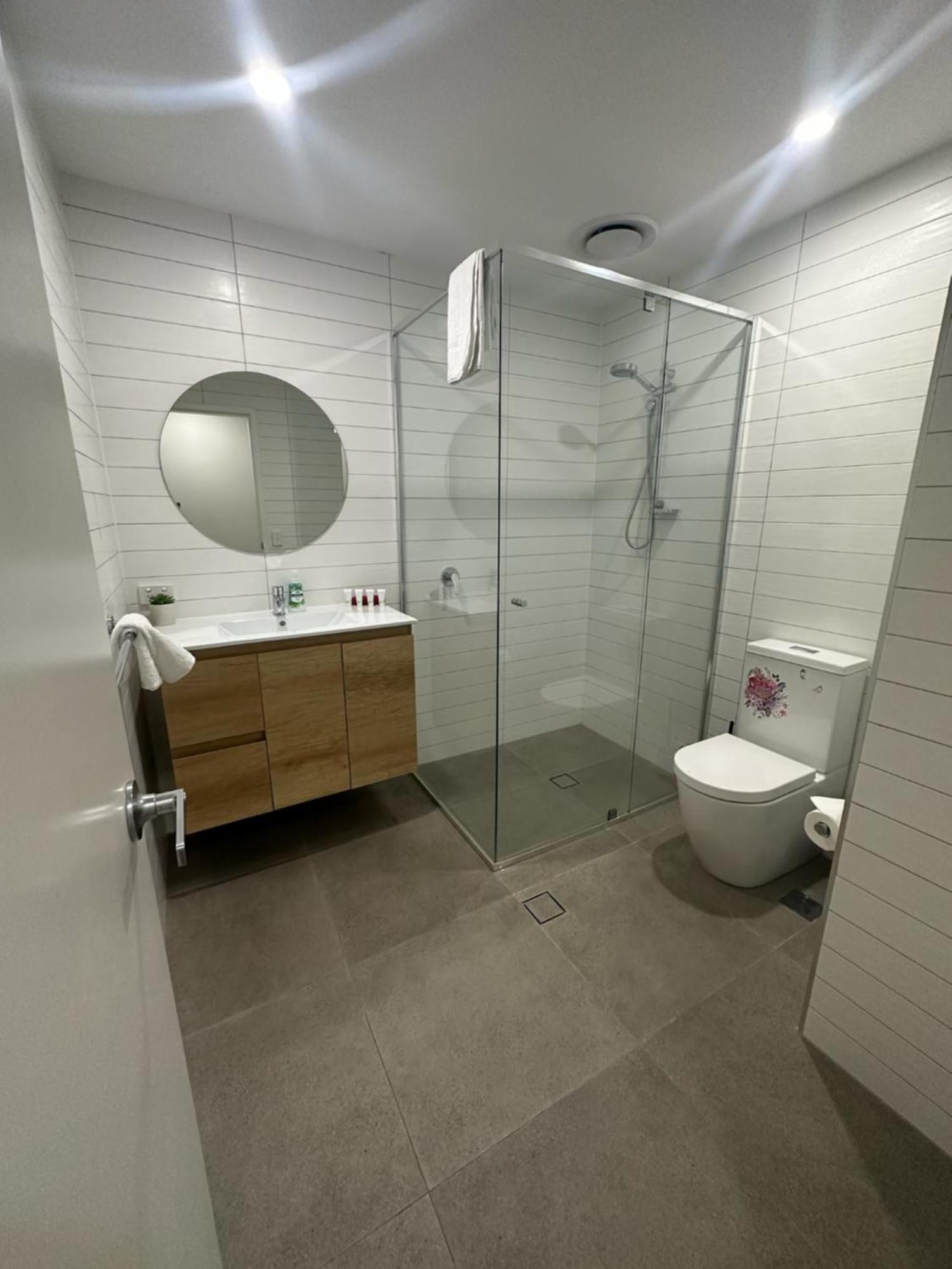 Apartment One Block From - New Building 3bd Gold Coast