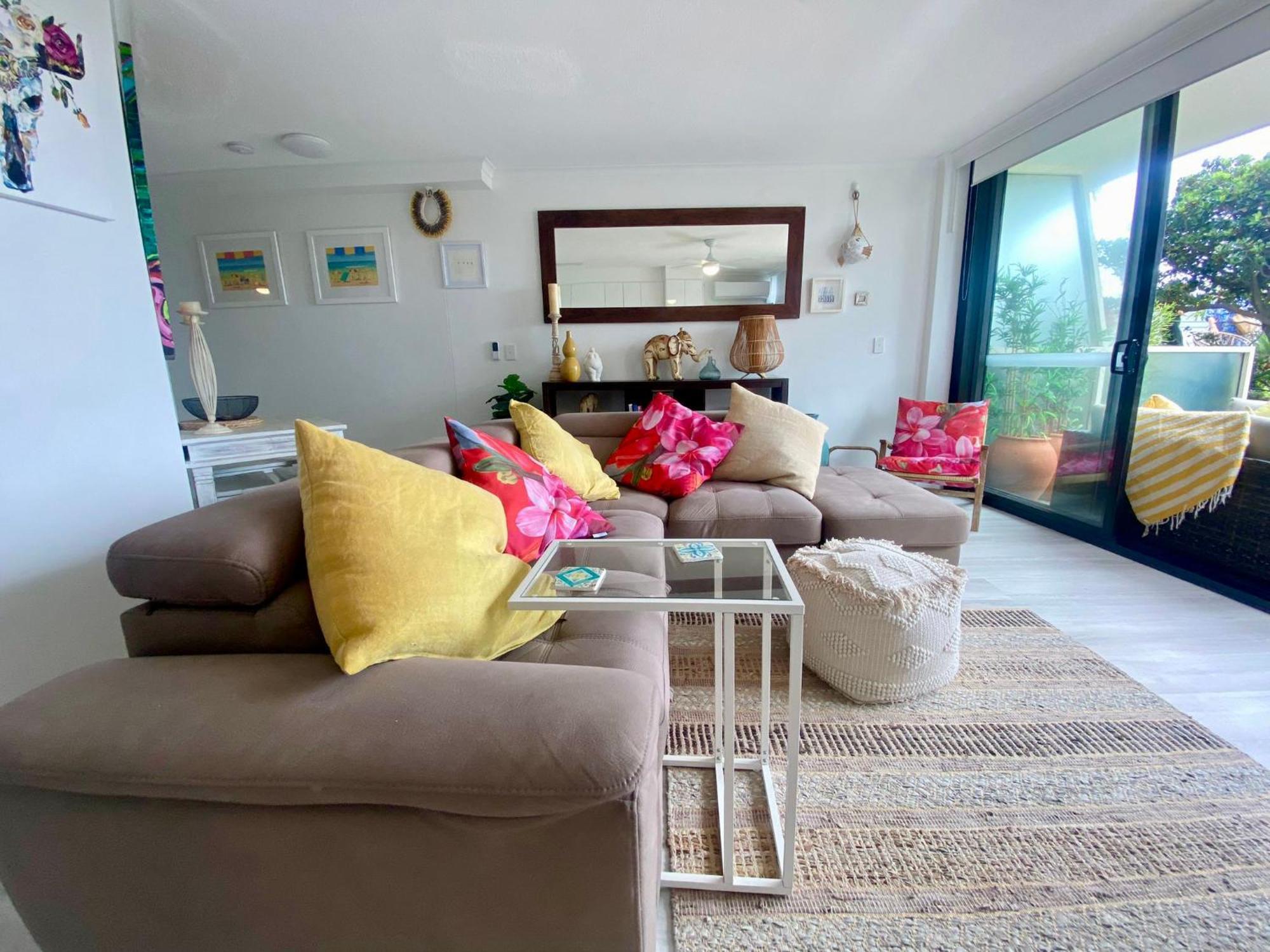 Oceanfront Family Pool & Bbq Apartment *