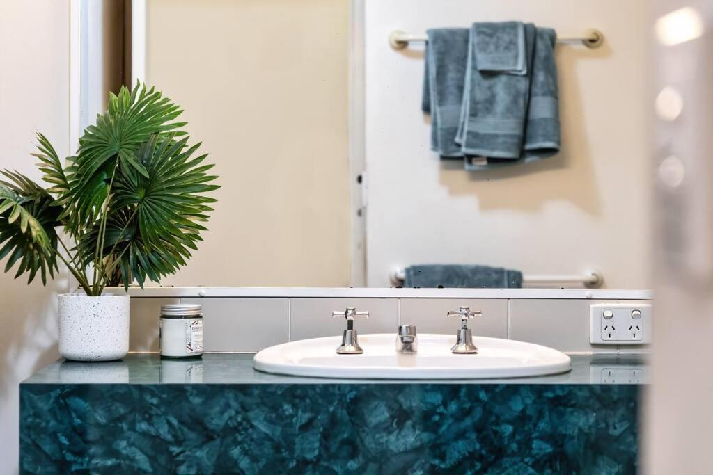 Apartment Currumbin Sands Beachfront Retreat