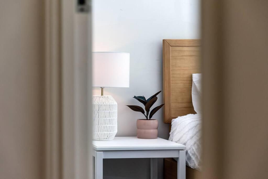 Currumbin Sands Beachfront Retreat Apartment *