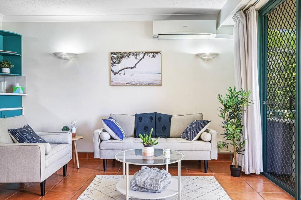Currumbin Sands Beachfront Retreat Apartment