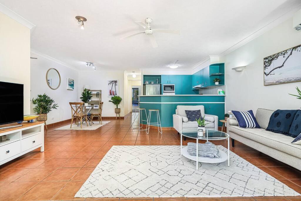 Currumbin Sands Beachfront Retreat *