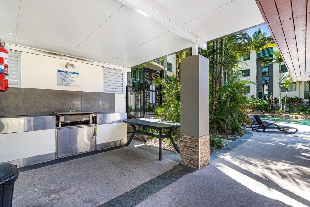 Currumbin Sands Beachfront Retreat Apartment