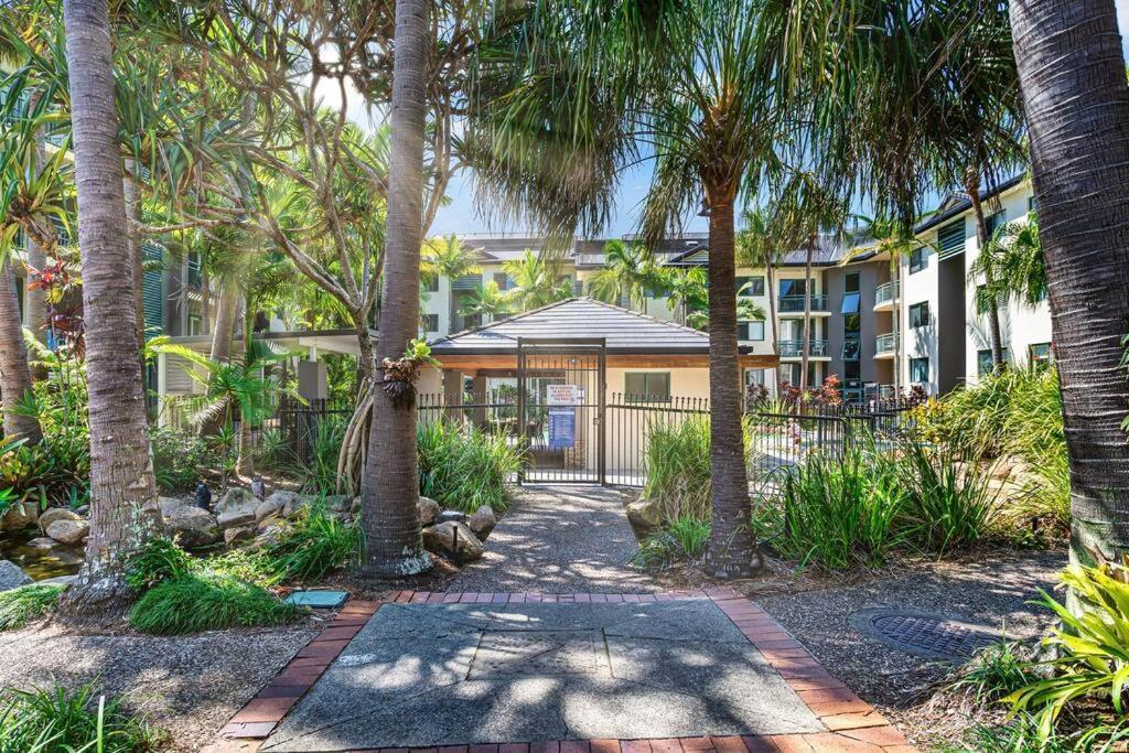 Currumbin Sands Beachfront Retreat Apartment *