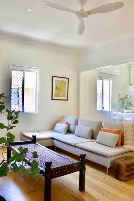 Timeless Elegance Executive With Water Views Holiday home
