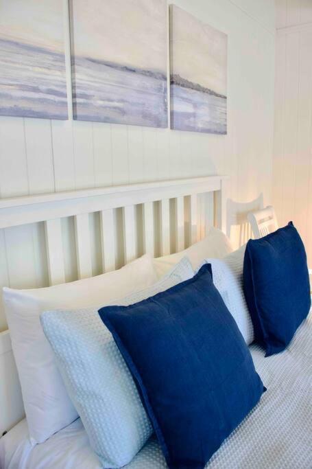 Timeless Elegance Executive With Water Views Holiday home