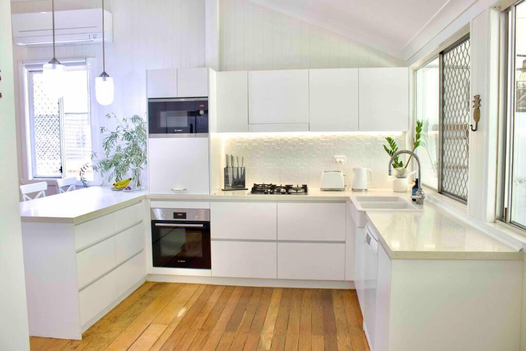 Timeless Elegance Executive With Water Views Holiday home Gold Coast