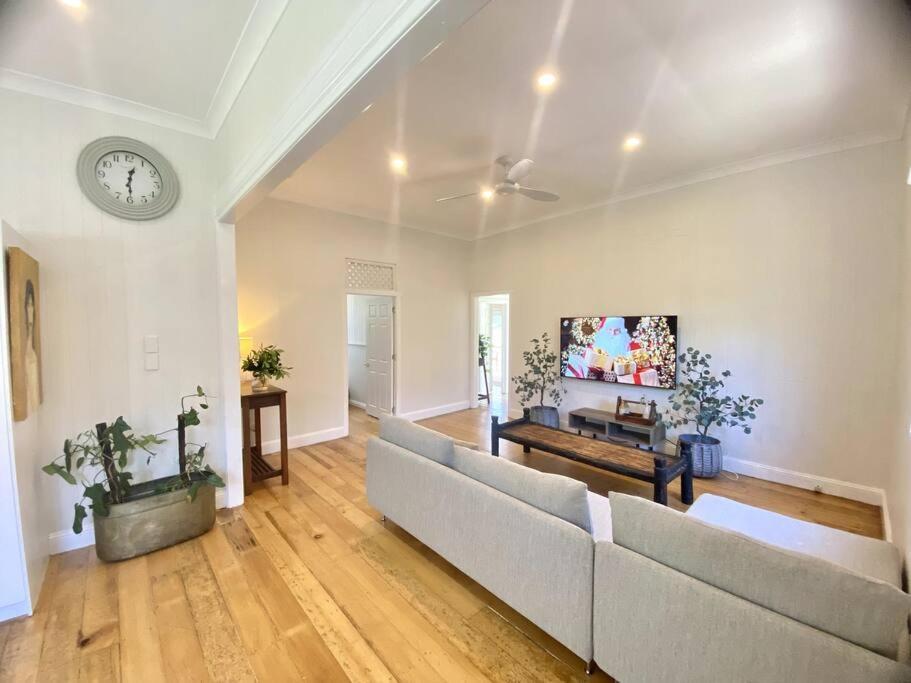 Timeless Elegance Executive With Water Views *