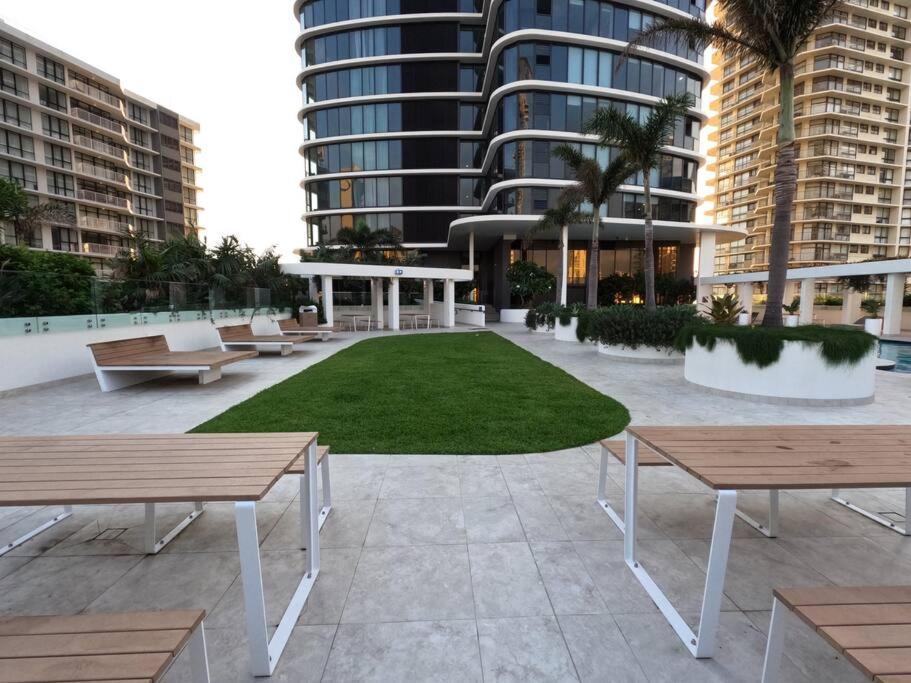Serain Residences On 88 Esplanade Surfers Paradise * Gold Coast