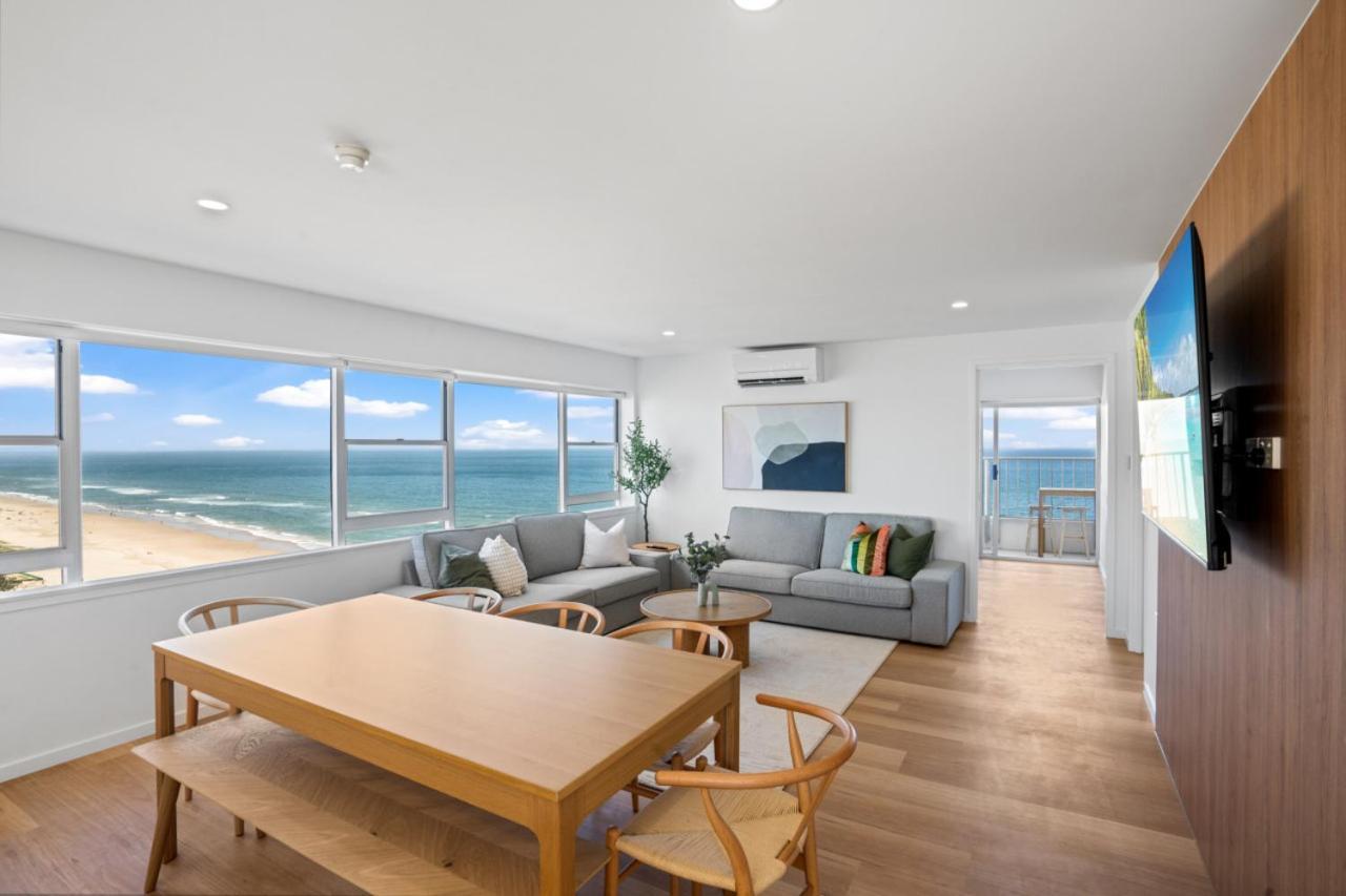 The Coastal - Fully Renovated Front 3br Apartment Gold Coast
