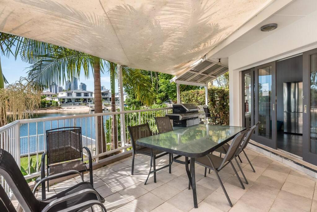 Apartment Relax In Style: 2br In Broadbeach Waters