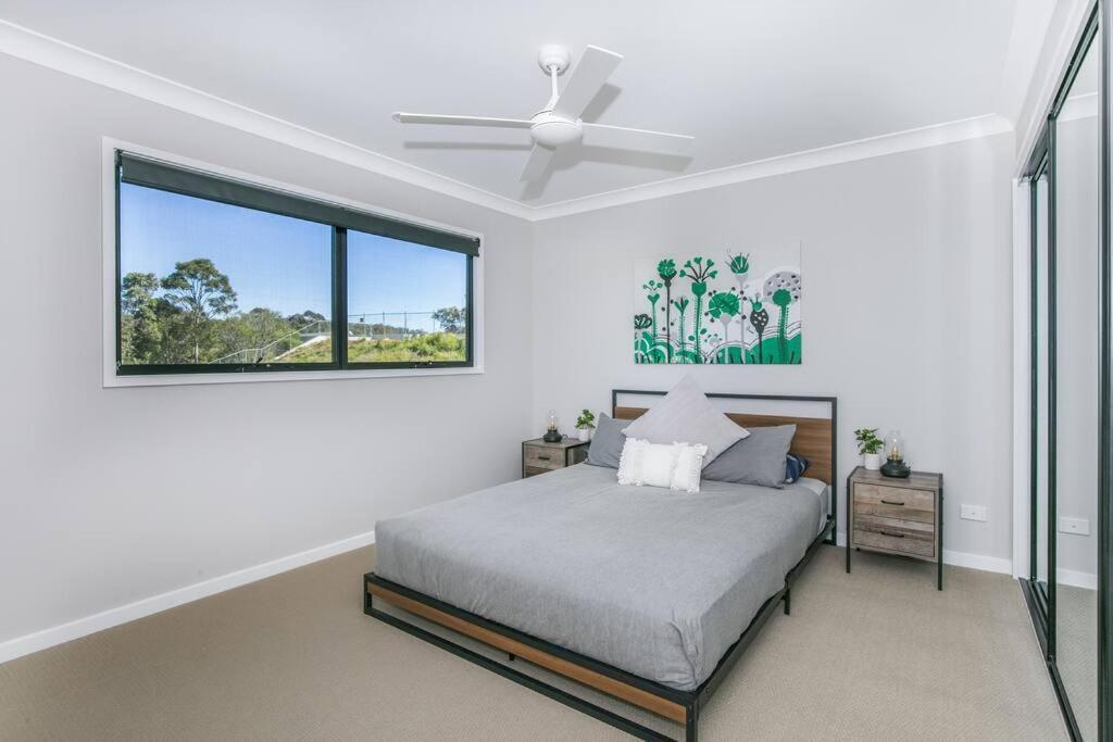 Cheerful 3 Bedroom Townhouse With Parking