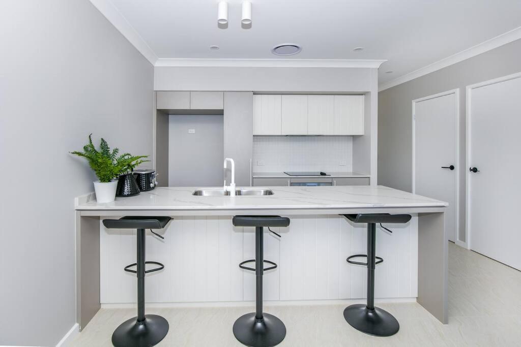 Cheerful 3 Bedroom Townhouse With Parking Holiday home *