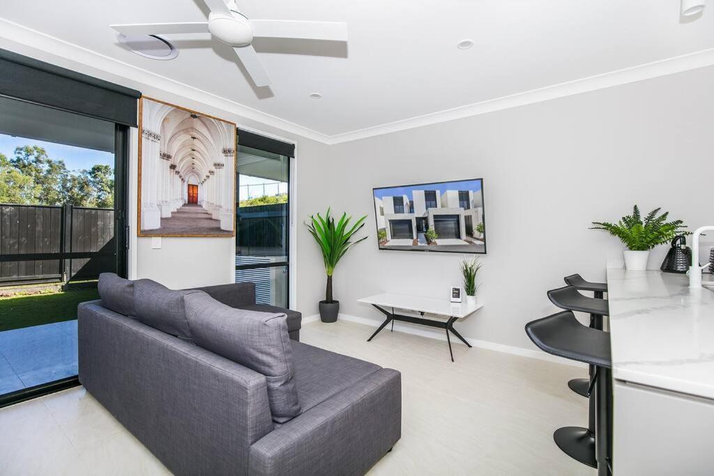Holiday home Cheerful 3 Bedroom Townhouse With Parking