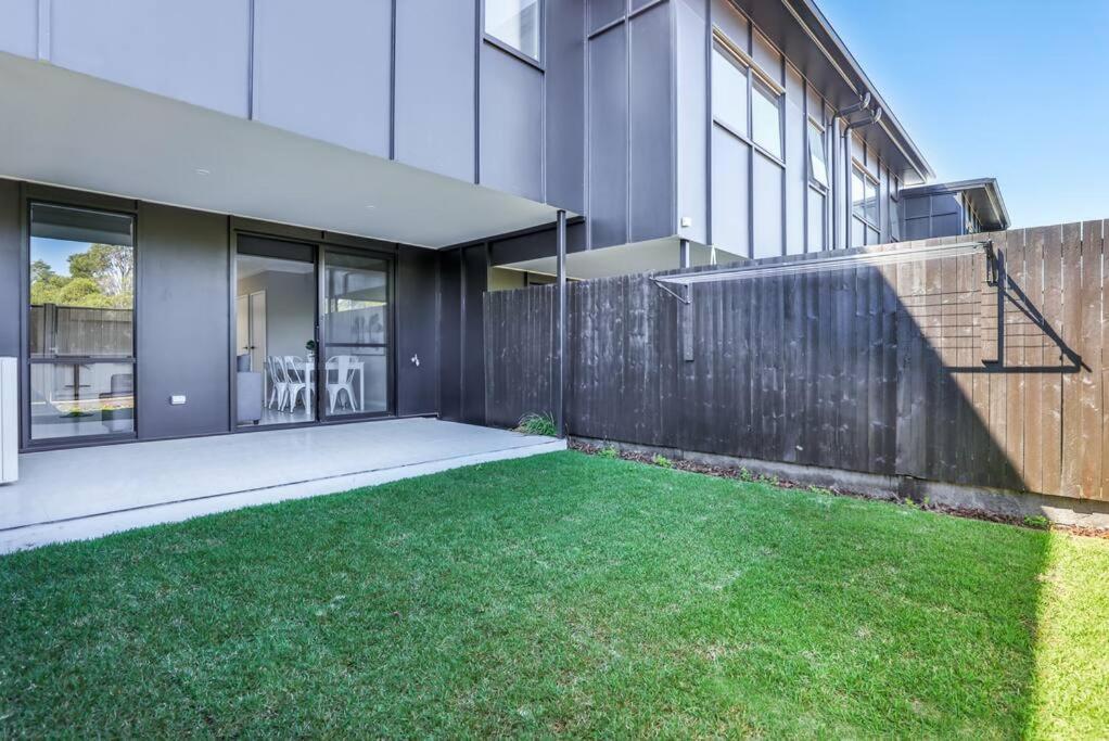 Cheerful 3 Bedroom Townhouse With Parking * Gold Coast