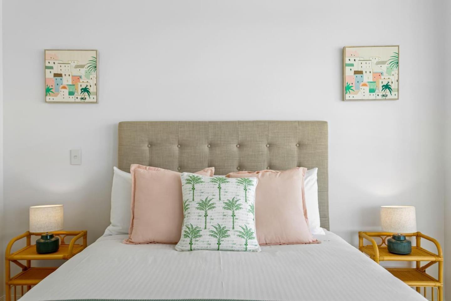 Apartment The Wave Watcher - A Breathtaking Oceanfront Haven Gold Coast