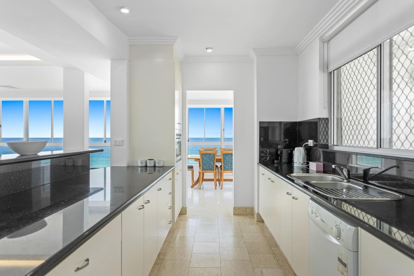 The Wave Watcher - A Breathtaking Oceanfront Haven *