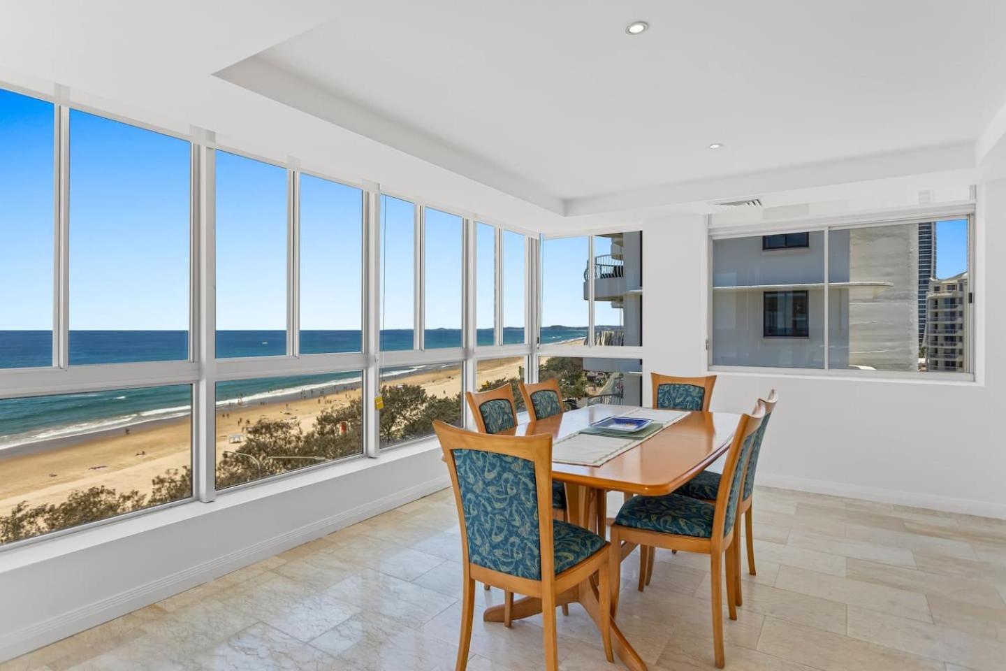 The Wave Watcher - A Breathtaking Oceanfront Haven Gold Coast