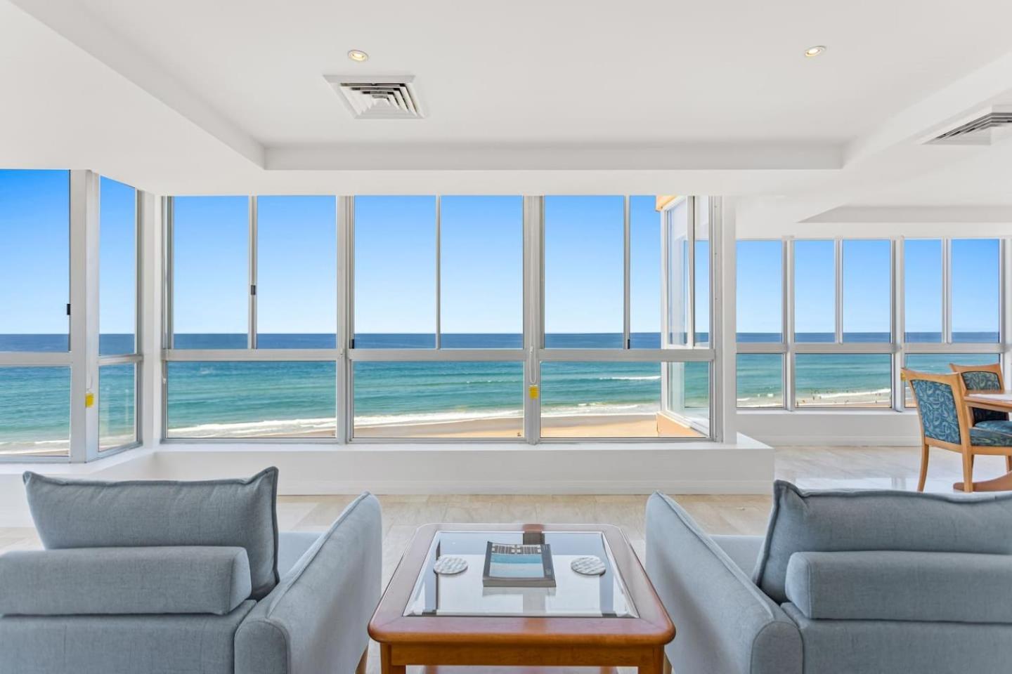 The Wave Watcher - A Breathtaking Oceanfront Haven Apartment