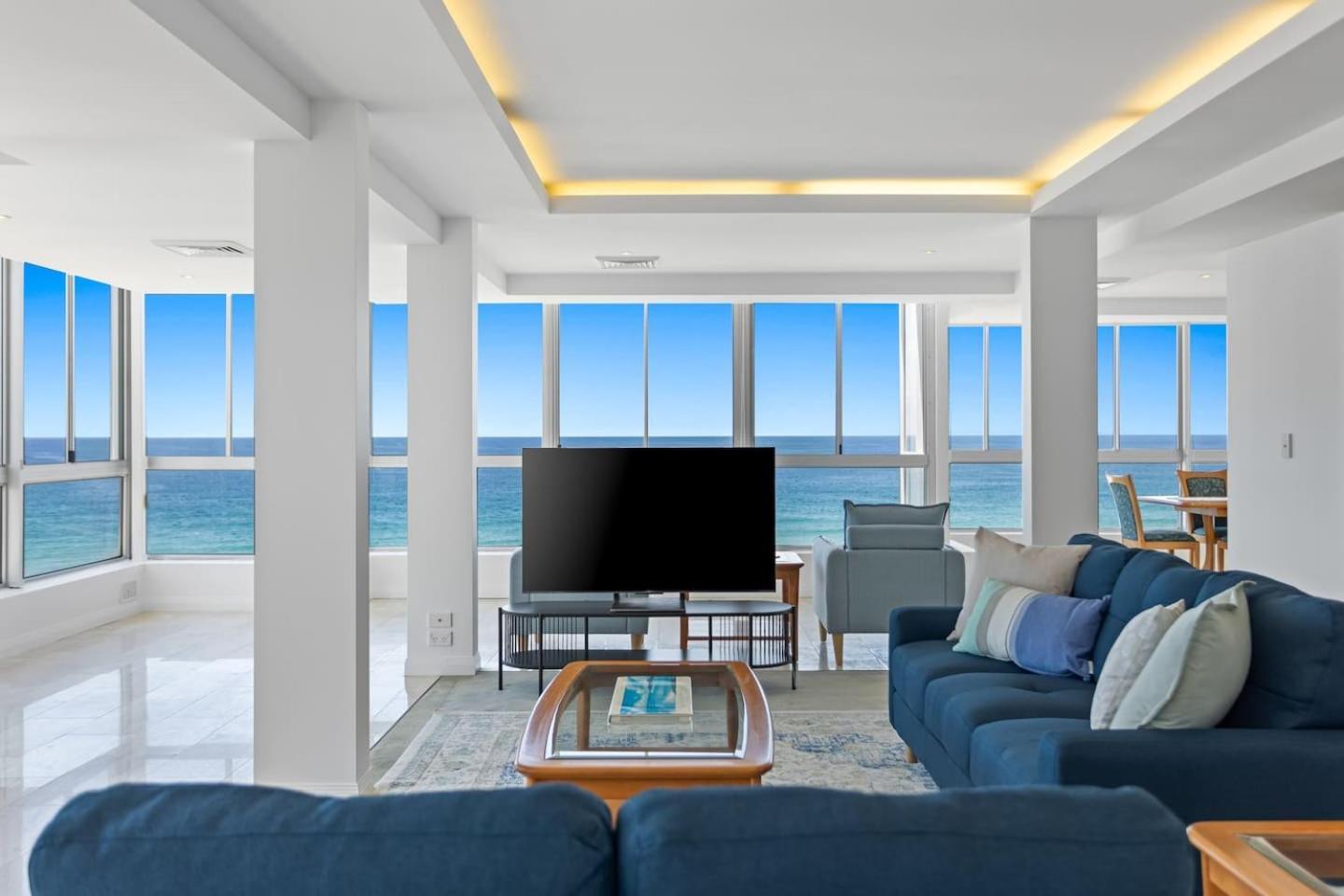 Apartment The Wave Watcher - A Breathtaking Oceanfront Haven *