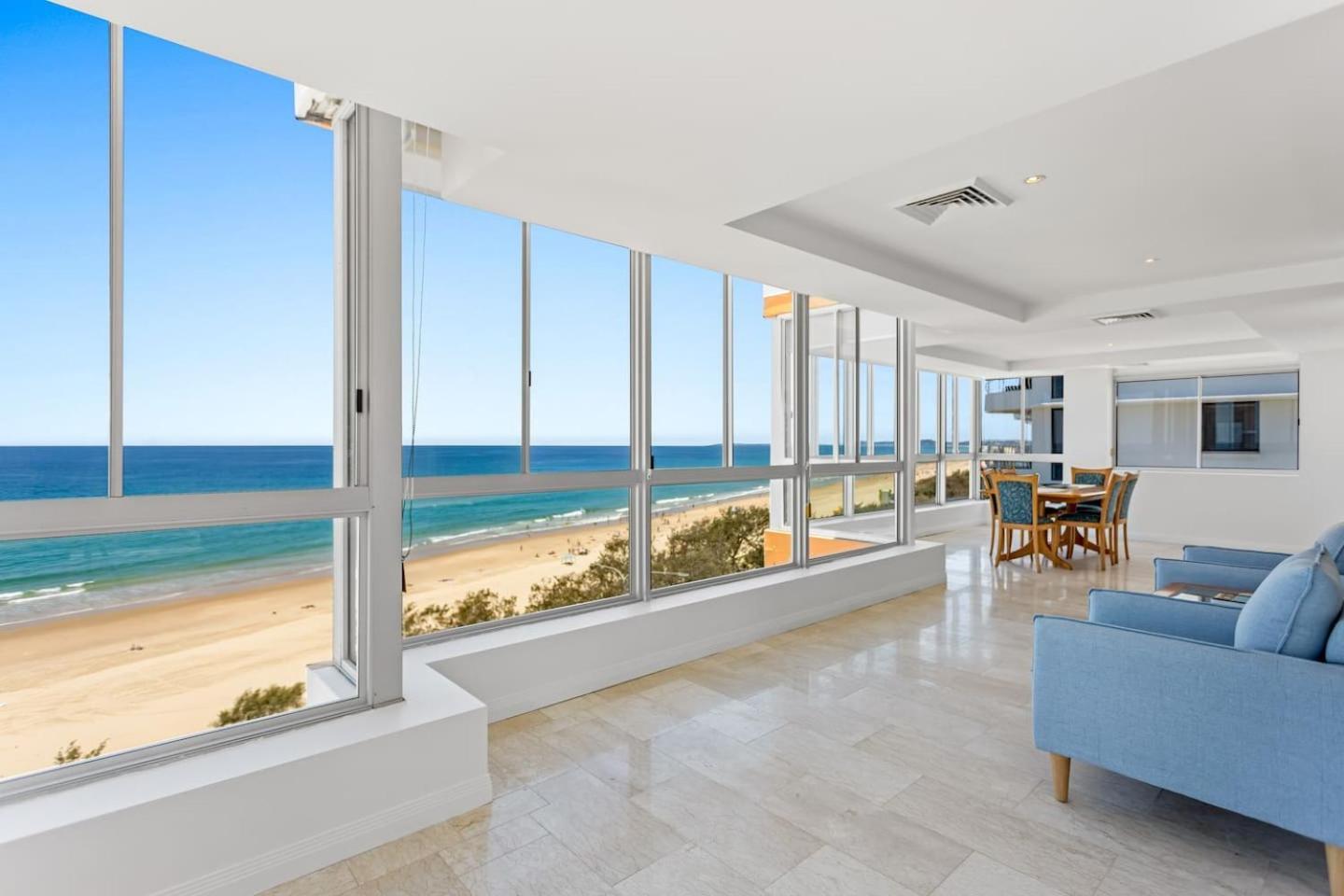Apartment The Wave Watcher - A Breathtaking Oceanfront Haven Gold Coast