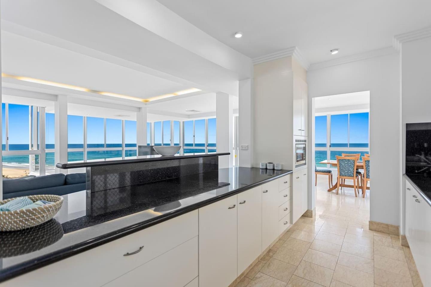 Apartment The Wave Watcher - A Breathtaking Oceanfront Haven