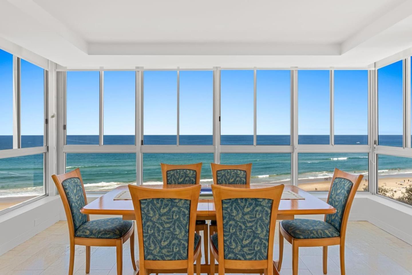 The Wave Watcher - A Breathtaking Oceanfront Haven Apartment *