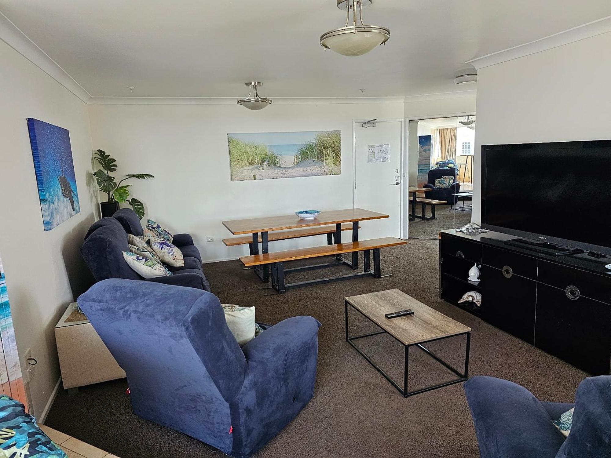 Oceanfront Surfers Celebrity Apartment *