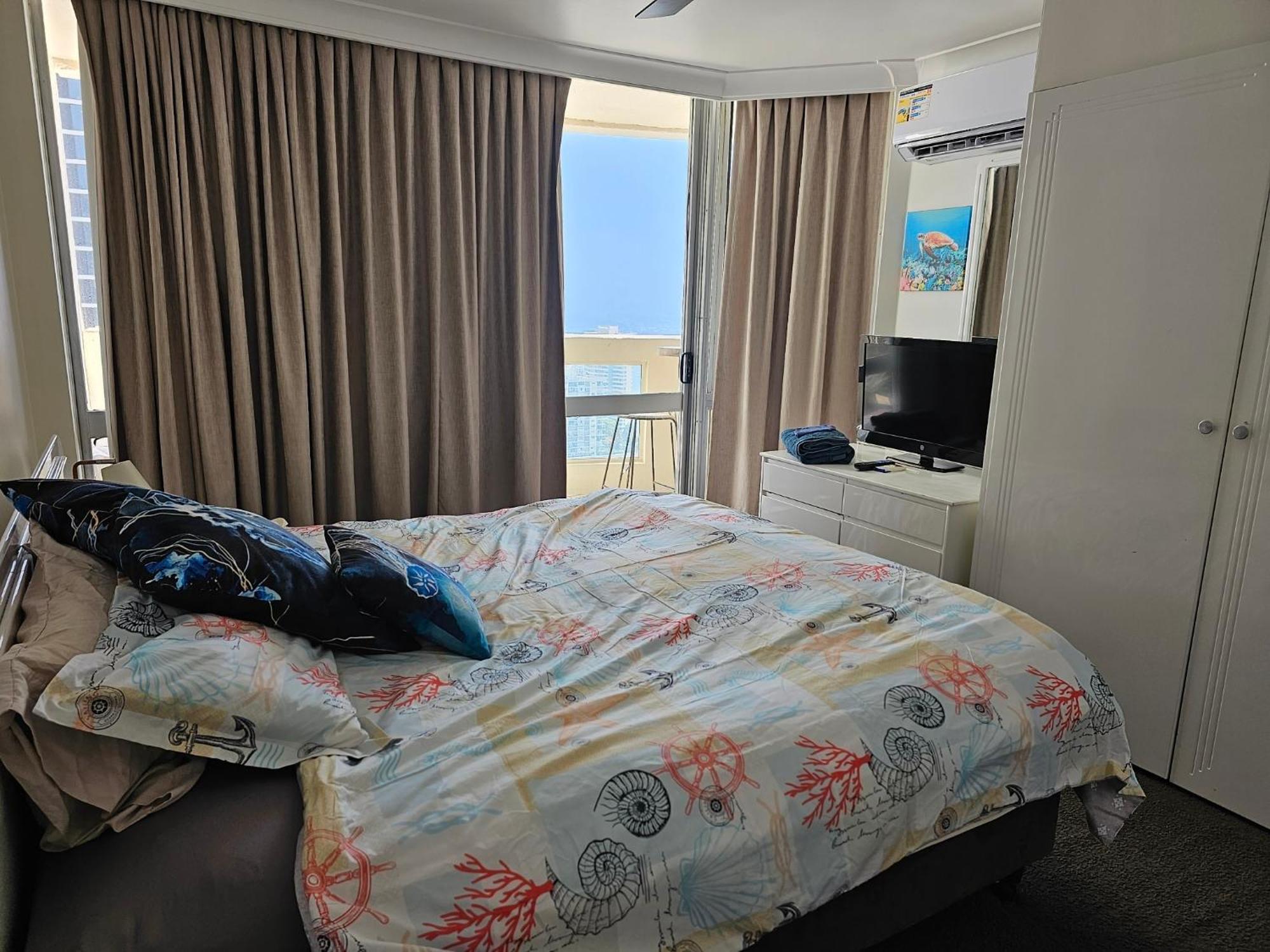 Oceanfront Surfers Celebrity Apartment