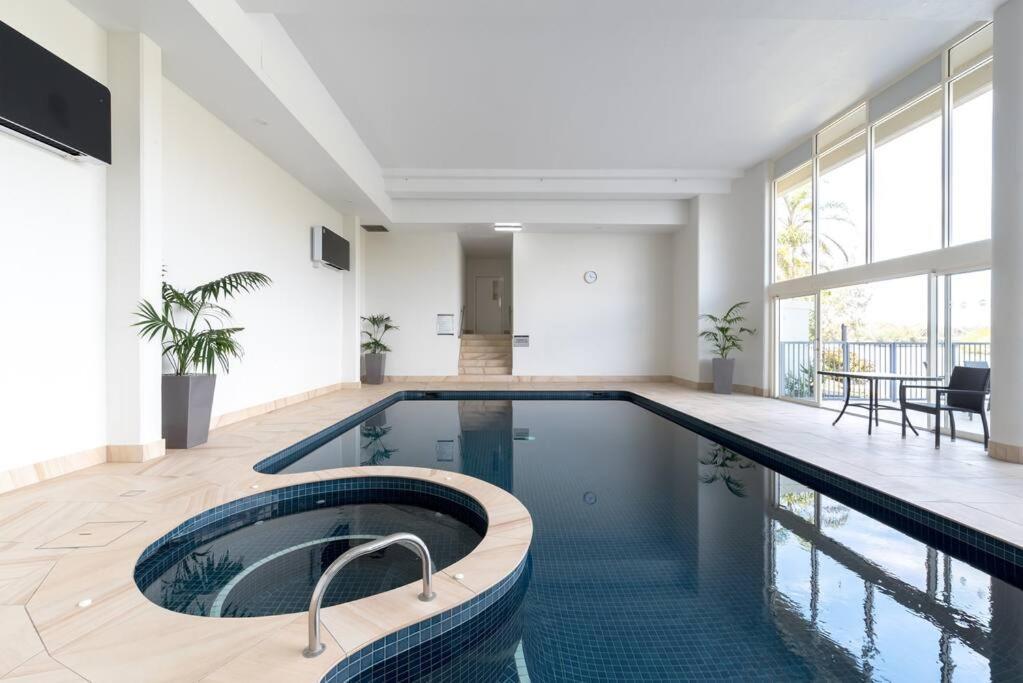 Main High Floor Luxury Contessa Main *