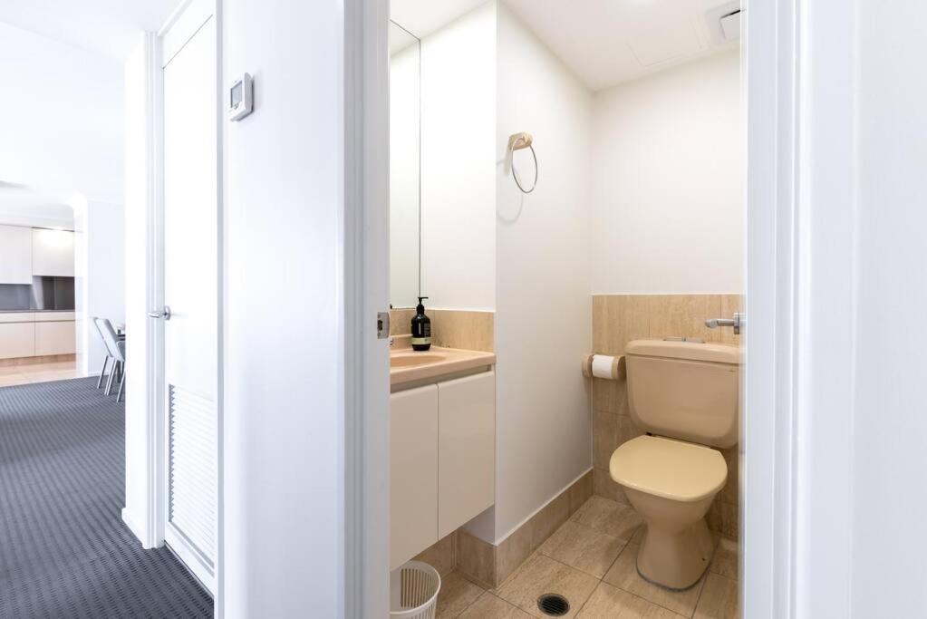 Main High Floor Luxury Contessa Main Apartment Gold Coast
