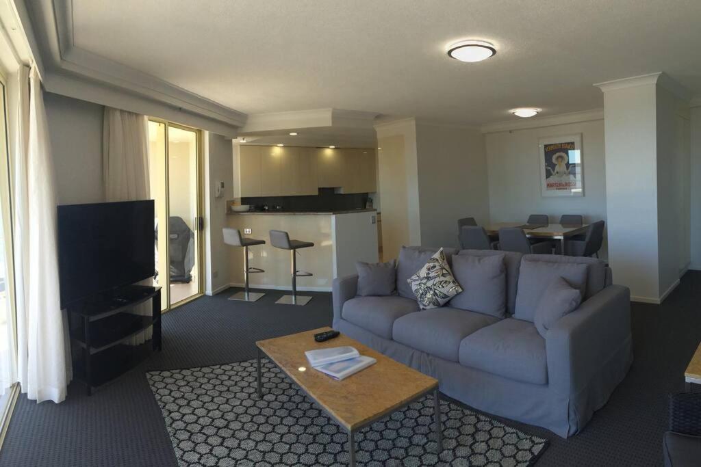 Main High Floor Luxury Contessa Main Apartment