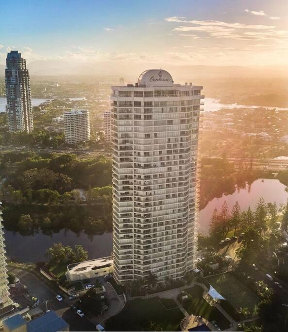Main High Floor Luxury Contessa Main Apartment