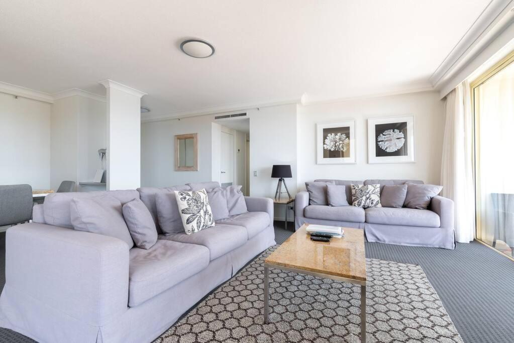 Main High Floor Luxury Contessa Main Apartment *