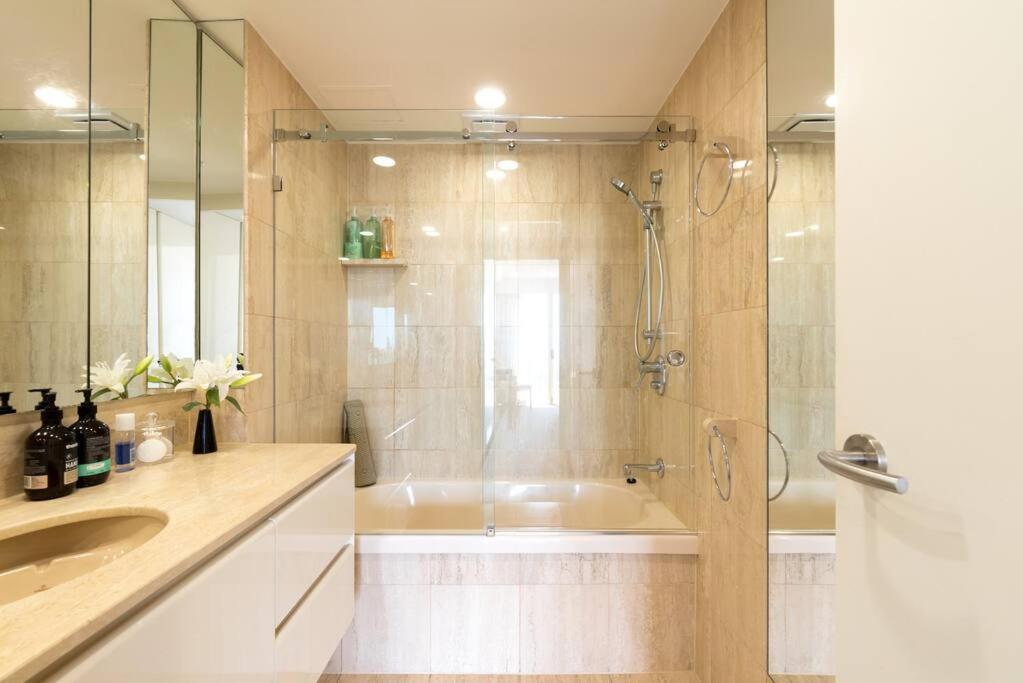 Main High Floor Luxury Contessa Main Apartment *