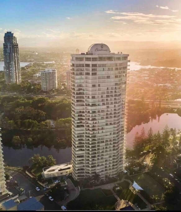 Main High Floor Luxury Contessa Main Apartment Gold Coast