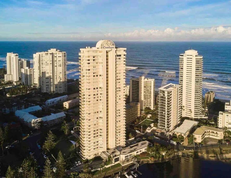 Main High Floor Luxury Contessa Main Apartment